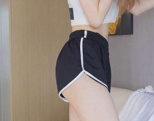BoBoSocks袜啵啵 – 校服裤里的丝，我擦，搞得我对小甜豆的最新写真多了些意乱情迷。