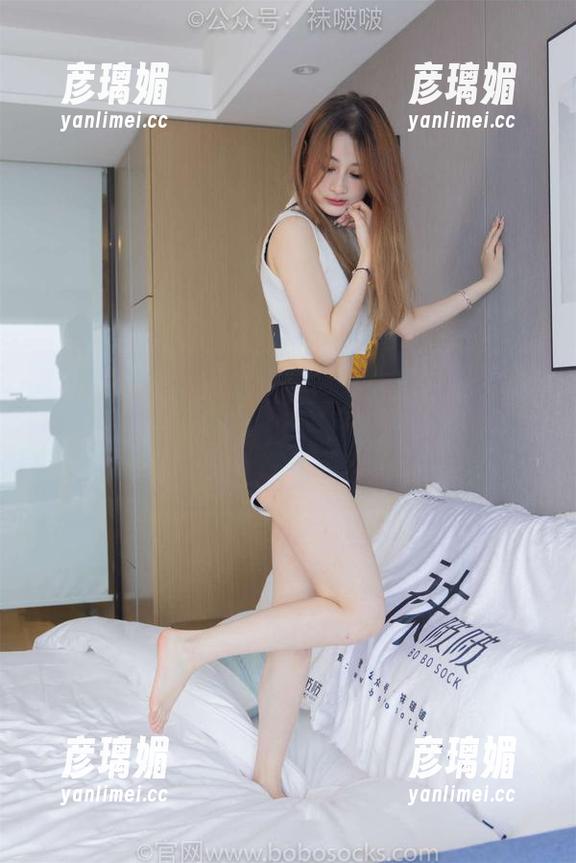BoBoSocks袜啵啵 - 校服裤里的丝，我擦，搞得我对小甜豆的最新写真多了些意乱情迷。