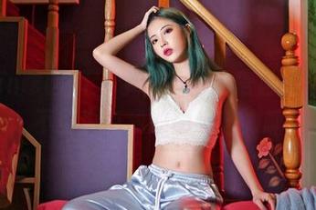 Feilin嗲囡囡 – 伊蓓Eva自信自拍，不瘦不美也有我的图库魅力嘛
