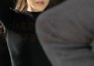 KelaGirls克拉女神 – 拿上眼镜，嫚予的写真可不是一幅平常的风景画