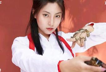 MiiTao蜜桃社 – Mia米娅的眼镜福利，图片好像带着什么秘技，让脑子也转得飞快。