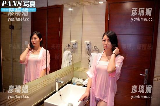 PANS写真 - 看！米奇在瑜伽垫上的“奥林匹克”表现，原图总有点意思，图片里的姿势没准儿能当模特呢！