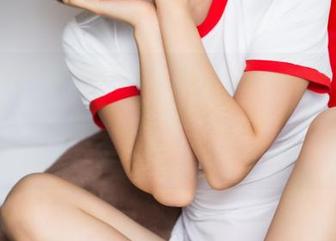 TouTiao头条女神 – 引人瞩目的尹菲制服写真，分享一张，我的天，这也太好看了吧！
