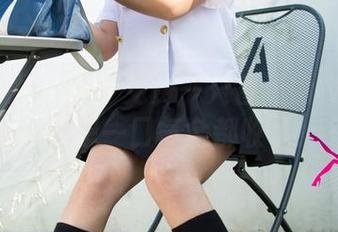 UGirls尤果网 – 免费一只香蕉船校服图片，真想一口气全都收了！