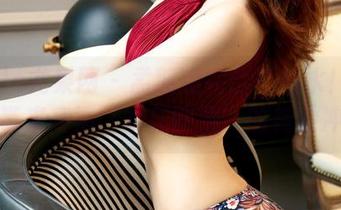 UGirls尤果网 – 孟狐狸完全不怕水！泳衣写真带来高清“水花四溅”的视觉冲击。