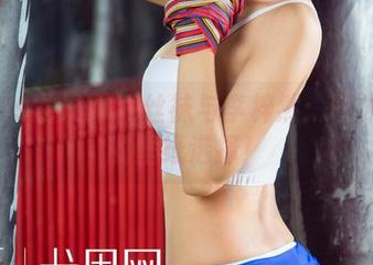 UGirls尤果网 – 丝袜与李梓然：叹为观止的壁纸选择！