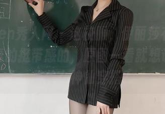 Xiuren秀人网 – 这校服，伊丽莎有点白穿着真的挺带感的，原图一看就想说，这是什么神仙穿搭？