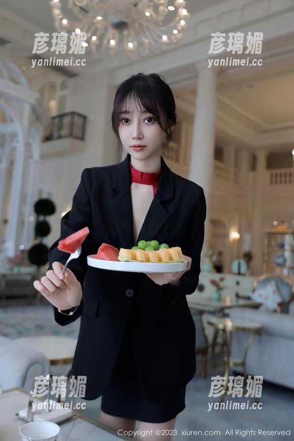 Xiuren秀人网 - 曦宝儿和她的制服全集：是不是缺点啥？