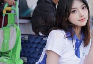 Xiuren秀人网 – 私拍中的王馨瑶Yanni：牛仔裤背后的那些无言资源，发人深省。