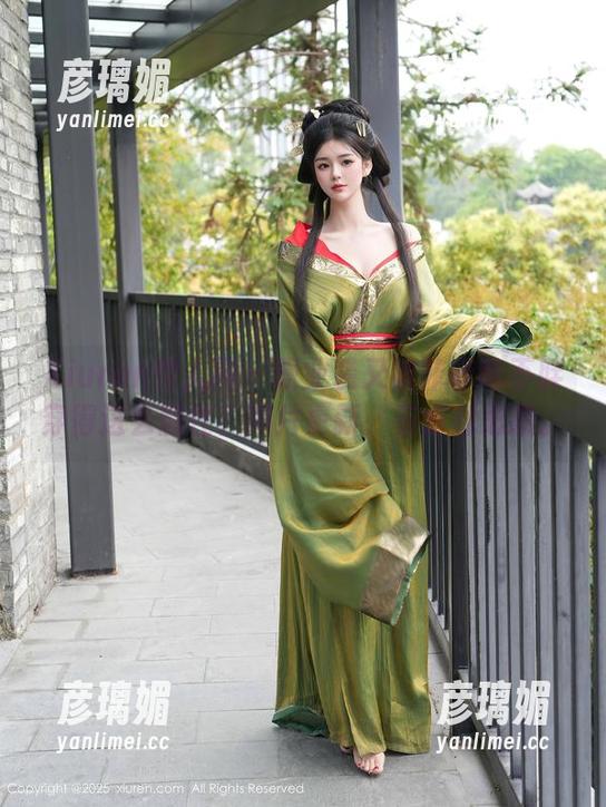 Xiuren秀人网 - 职业装又被菲菲吃不胖穿得这么随性？图片更新，有点意思哦。