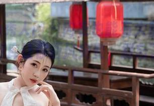 Xiuren秀人网 – 内衣也能有大智慧——谭小灵图库让你画风突变，别忘了下载哈！