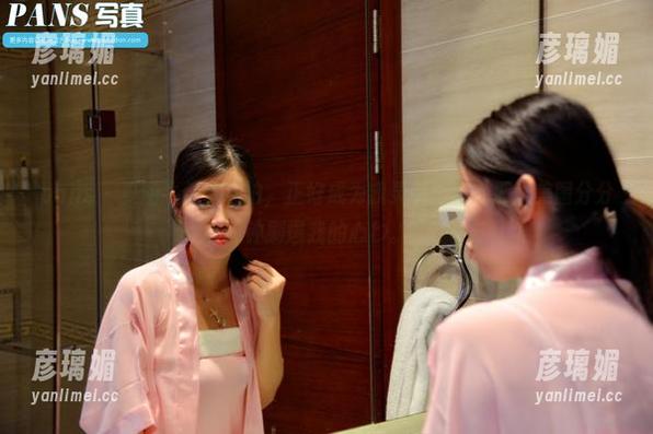 pans-夏涵 pans - 夏涵牛仔裤私拍,正好成为我灵魂出口,那张美图分分钟刷爆我的心わ。