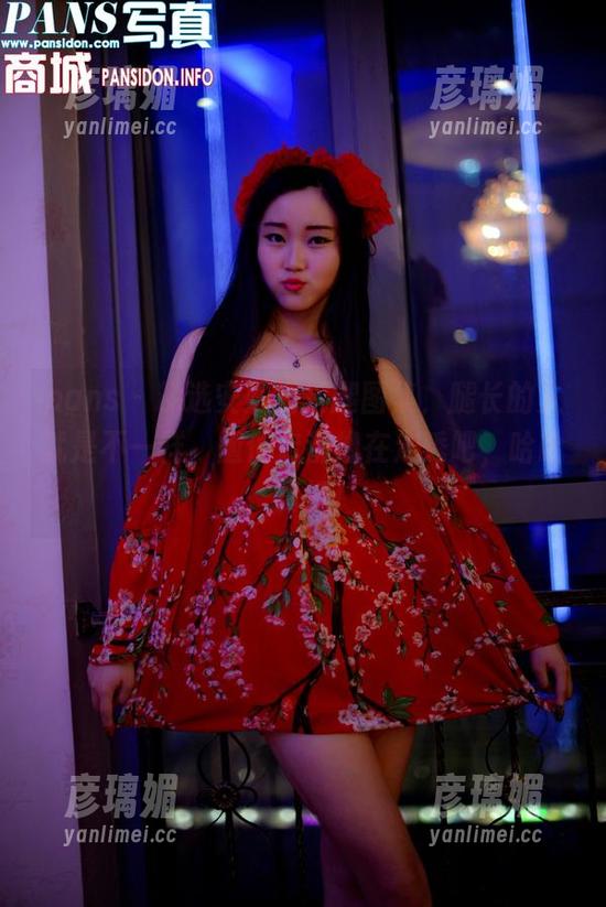 pans-安妮 pans - 精选安妮的长腿图集,腿长的人就是不一样,随便走都像在走秀吧,哈哈,真好!