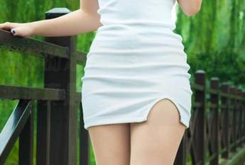 丽柜 – 黄芬的泳池图包，看完我只想说，这种游泳真是“私密潜水”，哈哈！