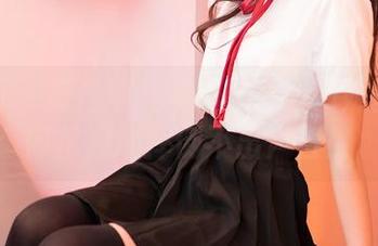 嗲囡囡 – 精选瑜伽姿势：Hana妹教你如何优雅地摔倒不出声音！