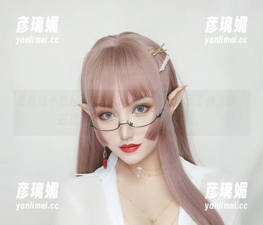 夏鸽鸽不想起床在在线瑜伽图集中展示了什么叫“摇摆”与保持姿态的终极挑战。