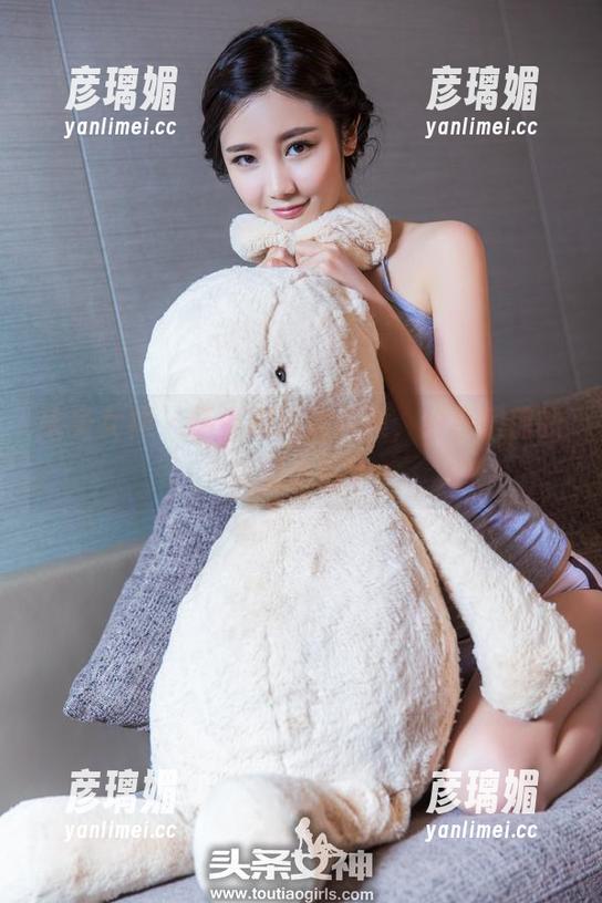 头条女神 - 杨曼妮海边合集，分享眼前的美好小细节