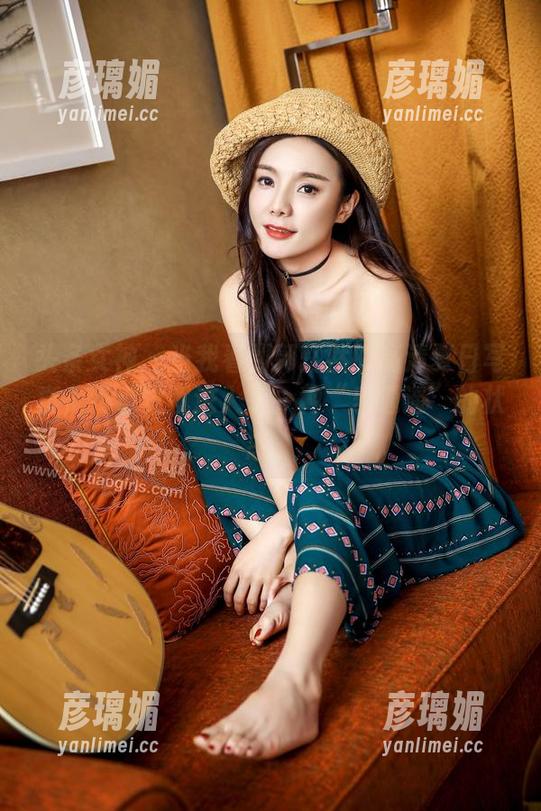头条女神 - 当我看到郭忆然的高清夏日写真，不自觉就进入了一种“乐逍遥”的状态。