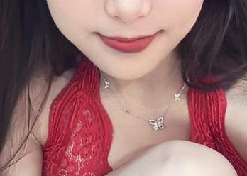 微密圈 – 来瞧瞧奶雯的写真，免费不贵，但可爱得好像值千金