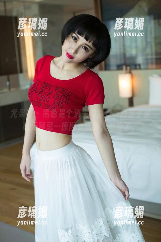 尤果网 - 黑色是个消失的背景，而栗子却毫无顾忌…原图看得我人都傻了。
