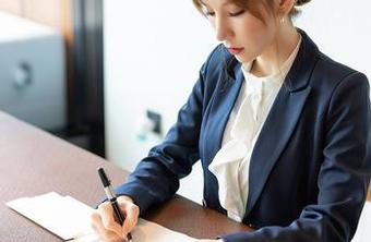 尤蜜荟 – 年度连衣裙大奖：套图资源收割机lingyu69起舞！