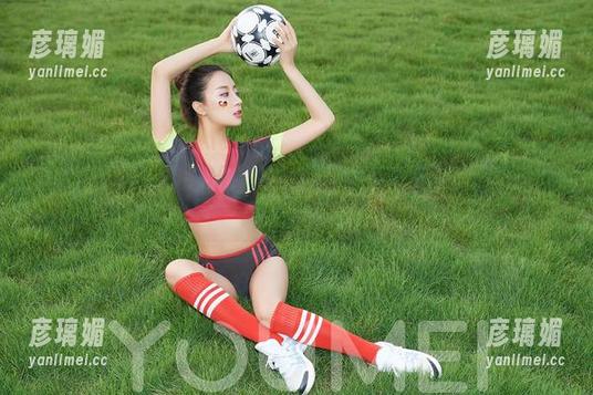 尤蜜荟 - 筱慧的“美图+变装”大冒险：准备好了吗？变脸才是省钱之道！
