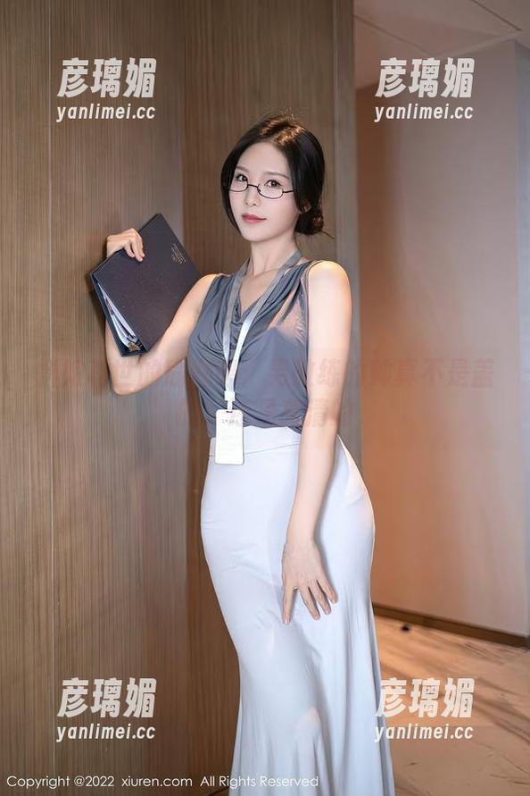 抖娘利世 抖娘利世的瑜伽课:男教练的帅真不是盖的,还是高清的