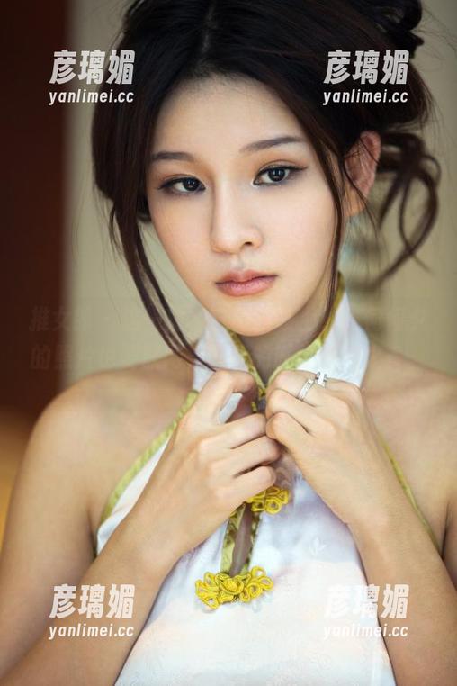 推女郎-何何夕 推女郎 - 这一刻,白裙新装上线,何何夕的照片也要联网,下载的时候别想太多。