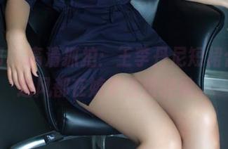 推女郎 – 高清抓拍：王李丹尼短裙合集，连风都在嫉妒这份轻盈。
