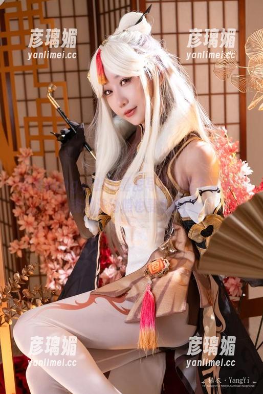 杨衣yangyi的比基尼写真：这个夏天，我的泳池照也要S级！