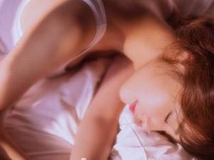 果团网 – 张小喵网袜写真，这种“朦胧”的美，观众们准备好了吗？