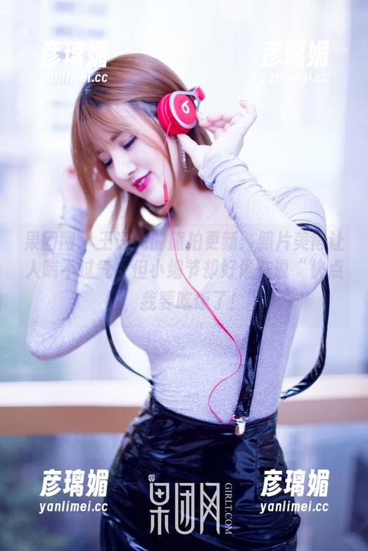 果团网 - 王语纯的旅拍更新：照片美得让人喘不过气，但小细节却好像在说“快点吧，我要吃饭了！”