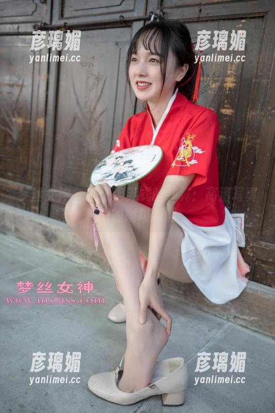 梦丝女神 - 那份泡芙式的纯真：高清写真集的咖啡调调