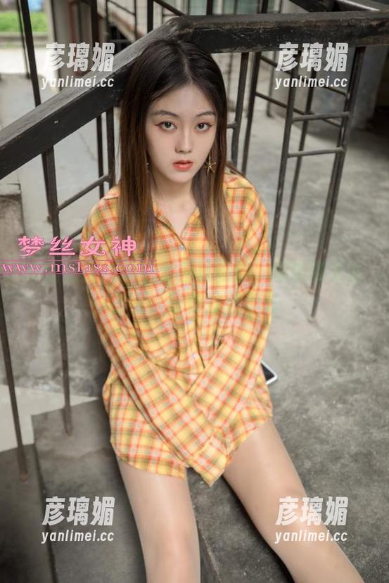 梦丝女神 - 免费套图就在这，璇璇的天台少女，让你过目不忘