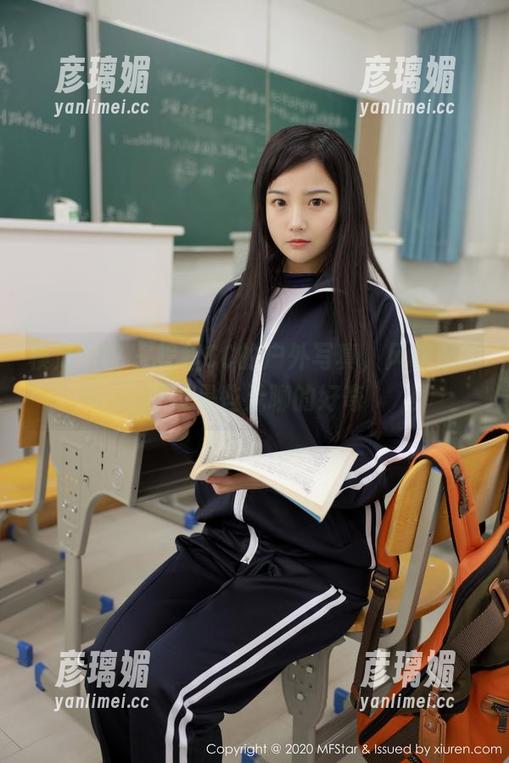 模范学院 - 程程CC的户外写真，风吹起的不过是些无聊的好奇