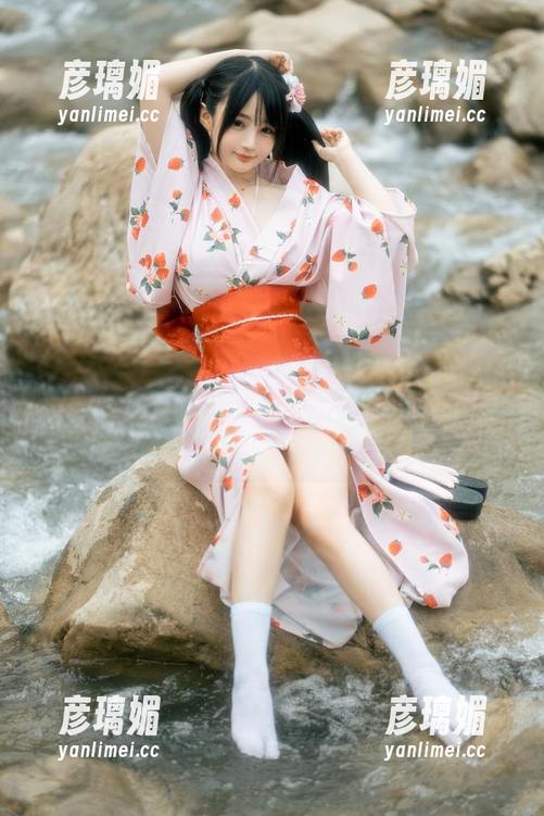 樱井宁宁真的是写真天赋异禀，约尔太太的形象在图片中轮流闪现，让人想深陷其中！