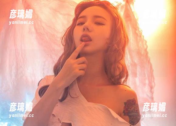 无圣光下的风格大挑战：洛丽塔大哥的‘套装’，真的是勇气与美丽的结合体！