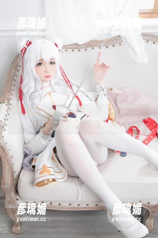 最新速递：焖焖碳女神套图，这性感的角度让我忍不住想多瞅几眼。