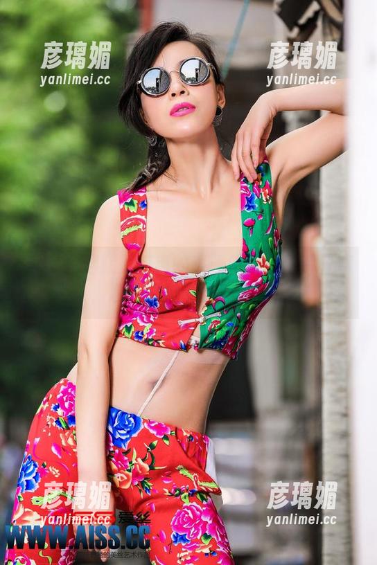 爱丝-何冉 爱丝 - 这就是何冉的夏天!夏日图片分享,准备好安静羡慕了吗?