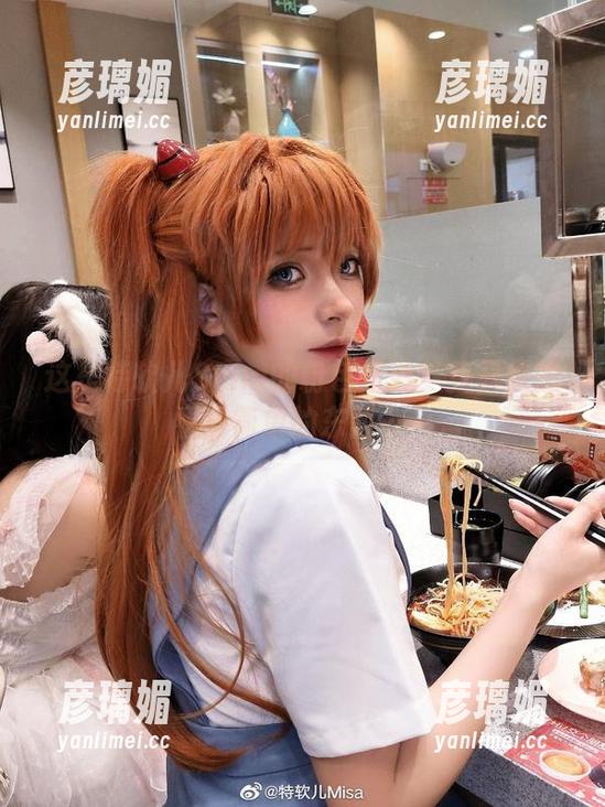 特软儿Sona 这是特软儿Sona的粉色写真?我只是想看些简单的东西……