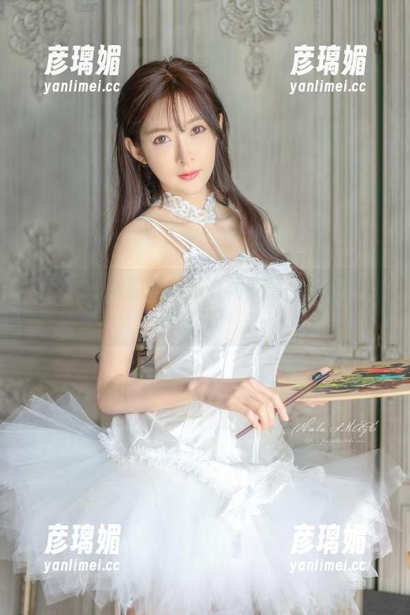王羽杉和她的粉色连衣裙套图，居然能这样搭配！
