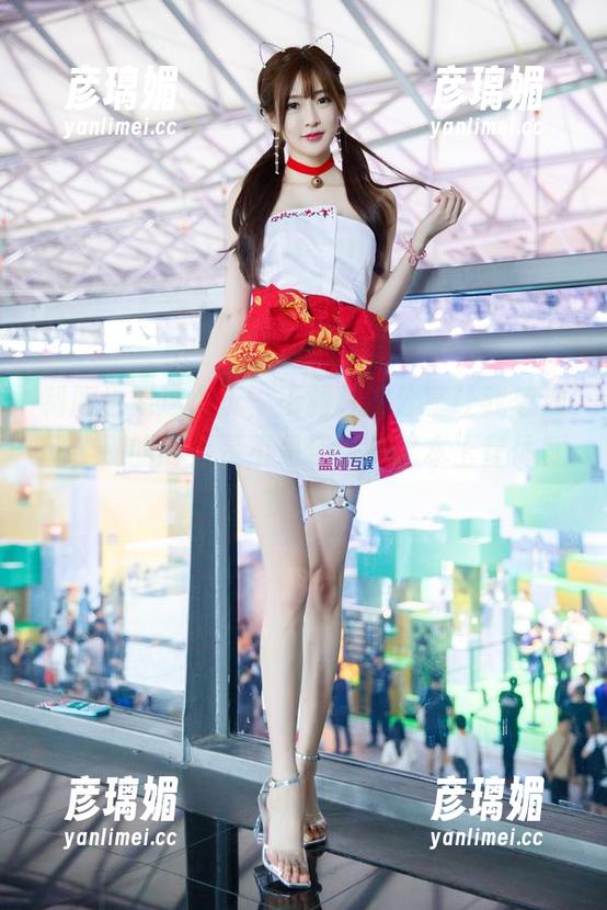 制服也能这么玩，王羽杉的分享让我想追问，别的博主是不是还在笔记本上量体裁衣呢？
