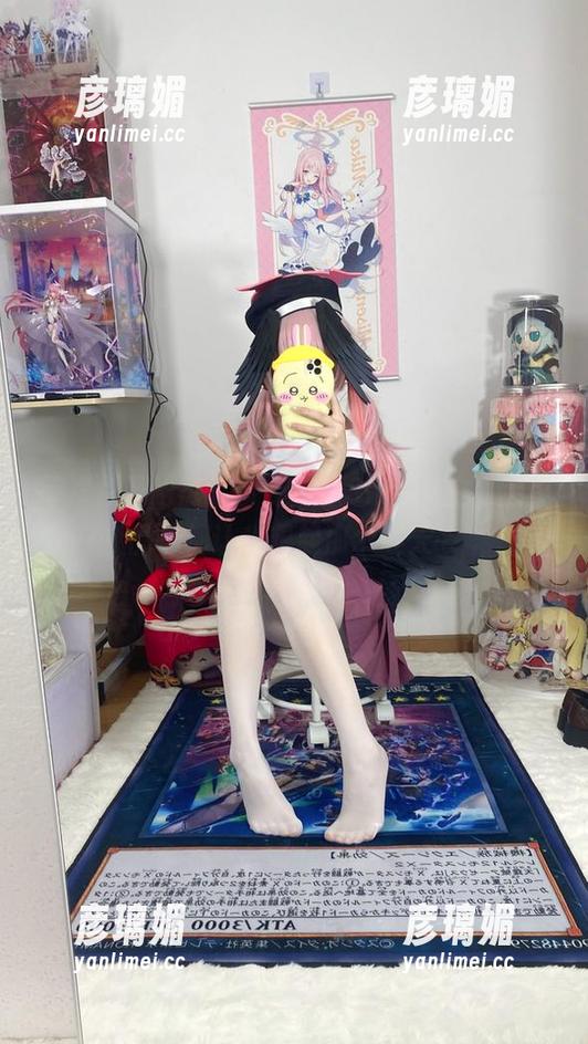白栎Shirly 每次点开网盘,看到白栎Shirly的裸足作品,都让我想起那个夏天…