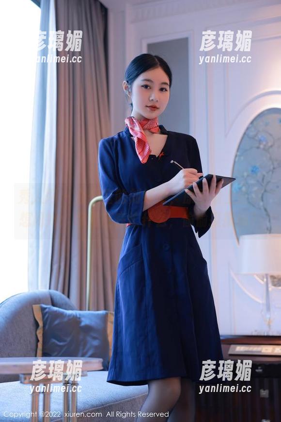 秀人网 - 办公室的刘婷婷，原图看上去真想问她：你到底在忙什么，偷偷摸摸嘛？