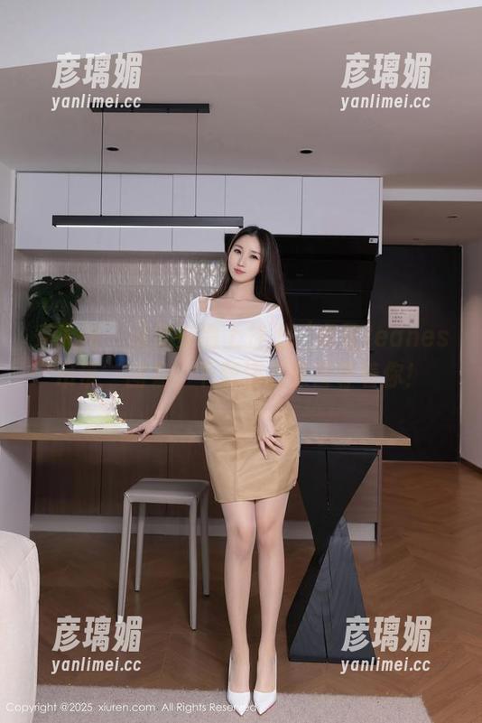 秀人网-卓君Jeanes 秀人网 - 从此在墙上挂上‘卓君Jeanes吊带’图集,下载还有惊喜等着你!