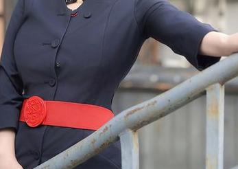 秀人网 – 原图上演短裙魔法，南乔让你发现怎么搭配能让你的腿看起来更长——没有腿也不怕。