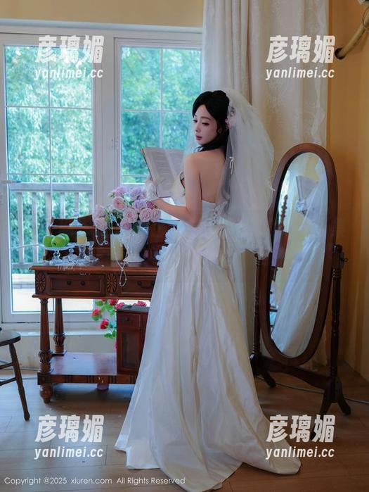 秀人网 - 翻看吃白菜的vi菜菜的女友图集，都会想，是谁设计的这种‘自然流露’