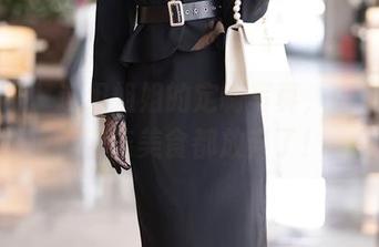 秀人网 – 这组姐姐的定制写真，唐翩翩自信得连美食都放弃了！