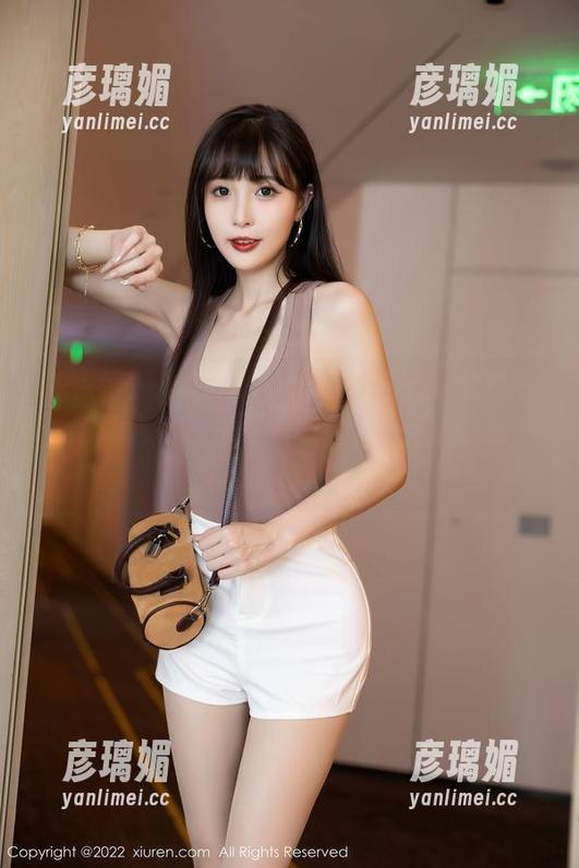 秀人网 - 喵喵JOJO的私拍日记：这套图真的让人眼前一亮，或者说...亮了你眼下的好奇心？