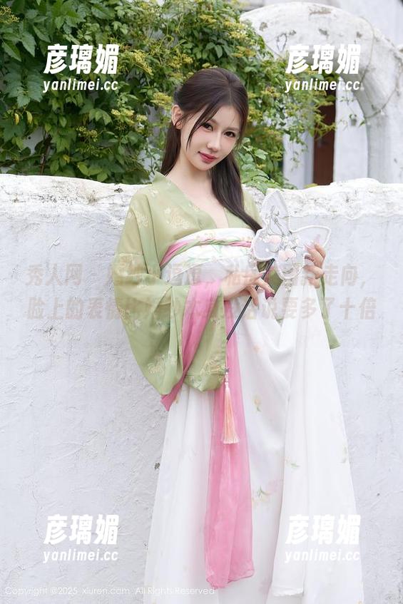 秀人网 - 婚纱小逗逗，私房美图新走向，脸上的表情比婚纱本身没话说要多了十倍。